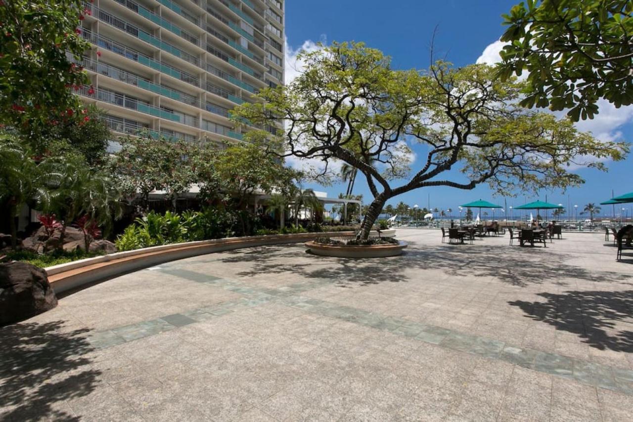 Ilikai Apt 302 - Spacious Studio With Stunning Ocean & Harbor Views Honolulu Eksteriør billede